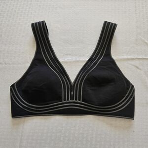 Lululemon Take Shape Bra Black w/ Grey Piping Low Impact Yoga Bra